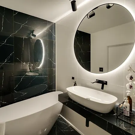 Deluxe Black Orchid Baltic Concept アパート