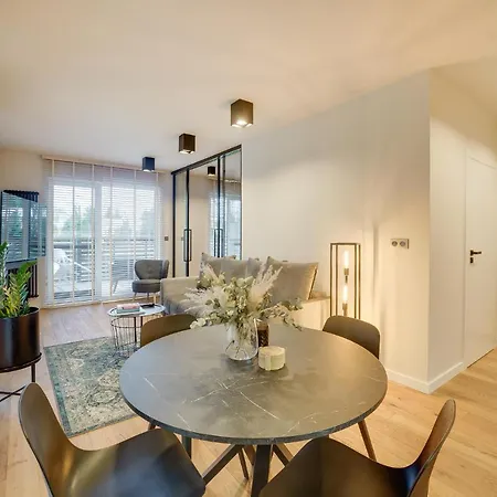 Deluxe Black Orchid Baltic Concept *