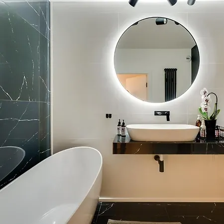 Deluxe Black Orchid Baltic Concept