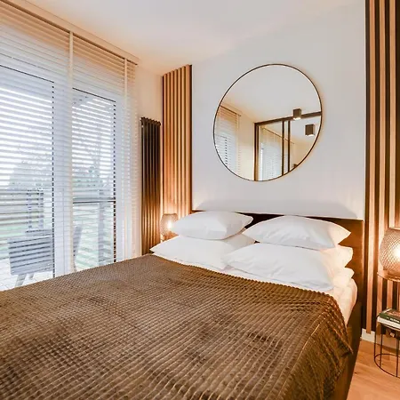 Deluxe Black Orchid Baltic Concept