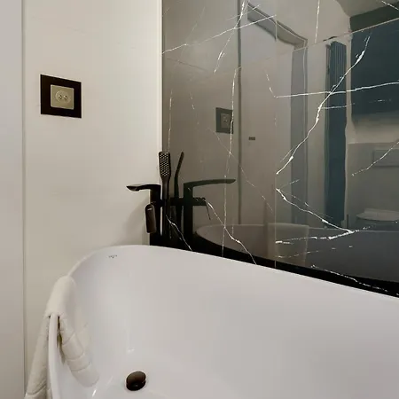 Deluxe Black Orchid Baltic Concept ジビジノ