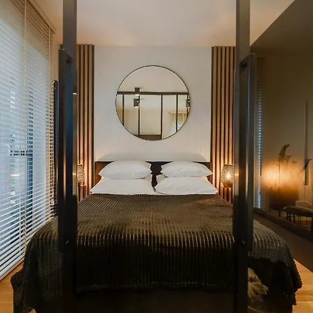 Deluxe Black Orchid Baltic Concept * ジビジノ