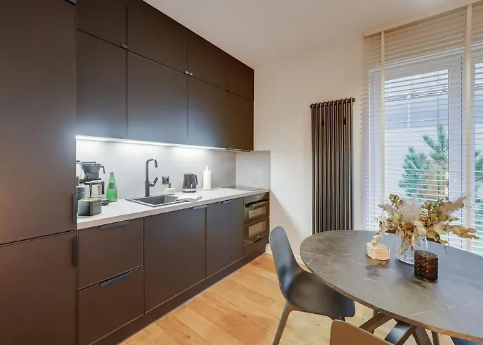 Deluxe Black Orchid Baltic Concept *