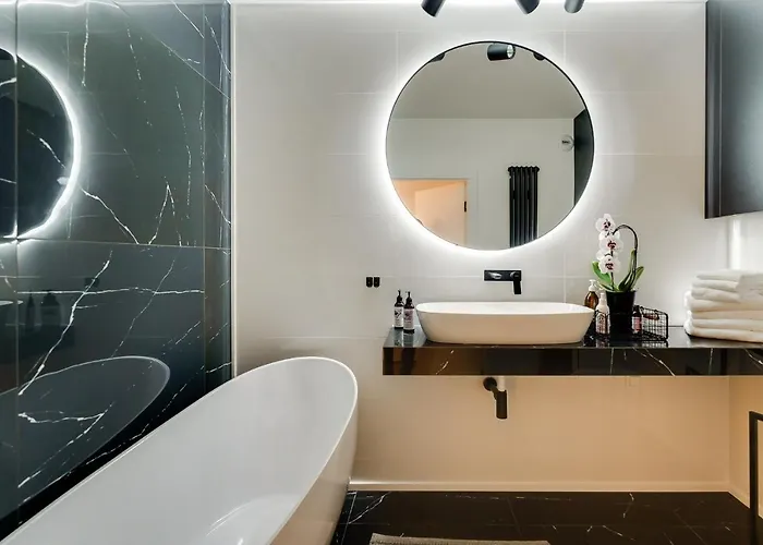 Deluxe Black Orchid Baltic Concept